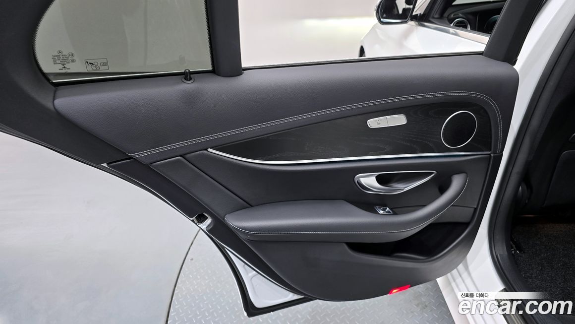 Mercedes-Benz E-Class 2023