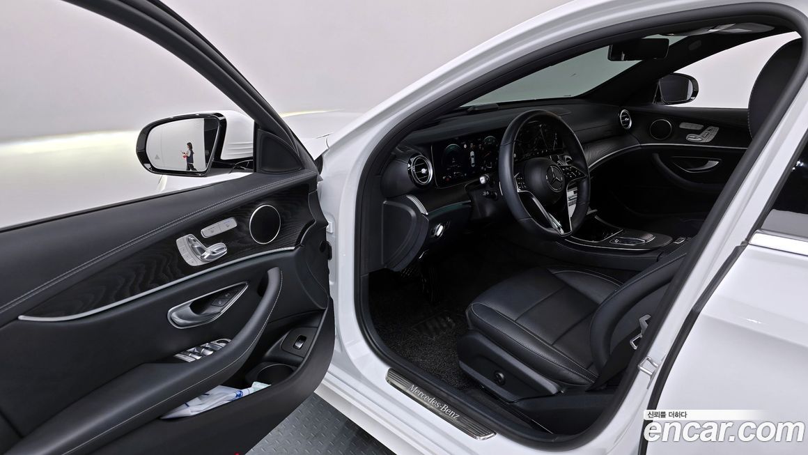 Mercedes-Benz E-Class 2023