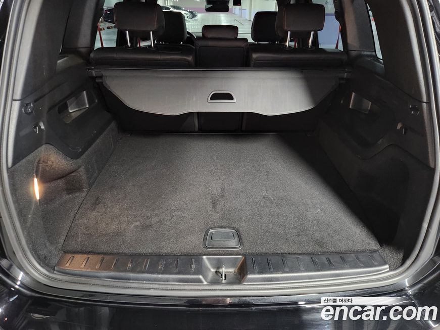 Mercedes-Benz GLB-Class 2025