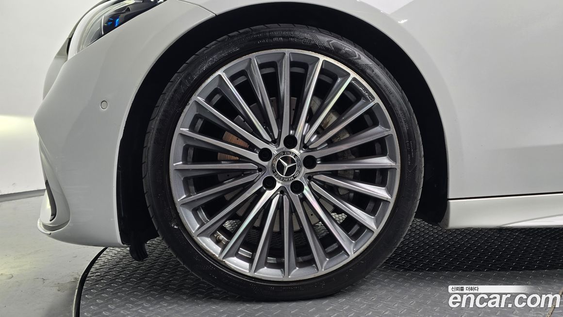 Mercedes-Benz C-Class 2023