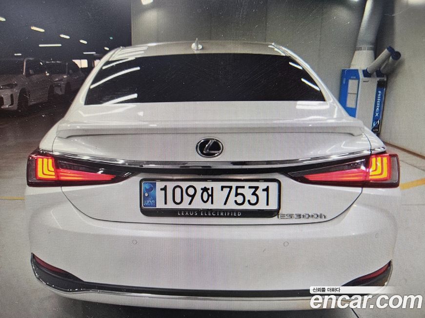 Lexus ES 2025