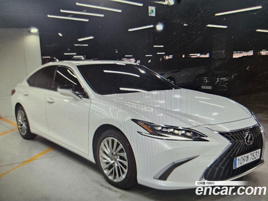 Lexus ES 2025