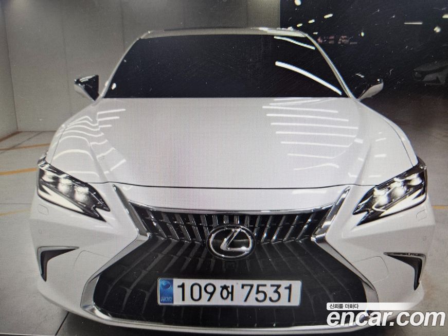 Lexus ES 2025