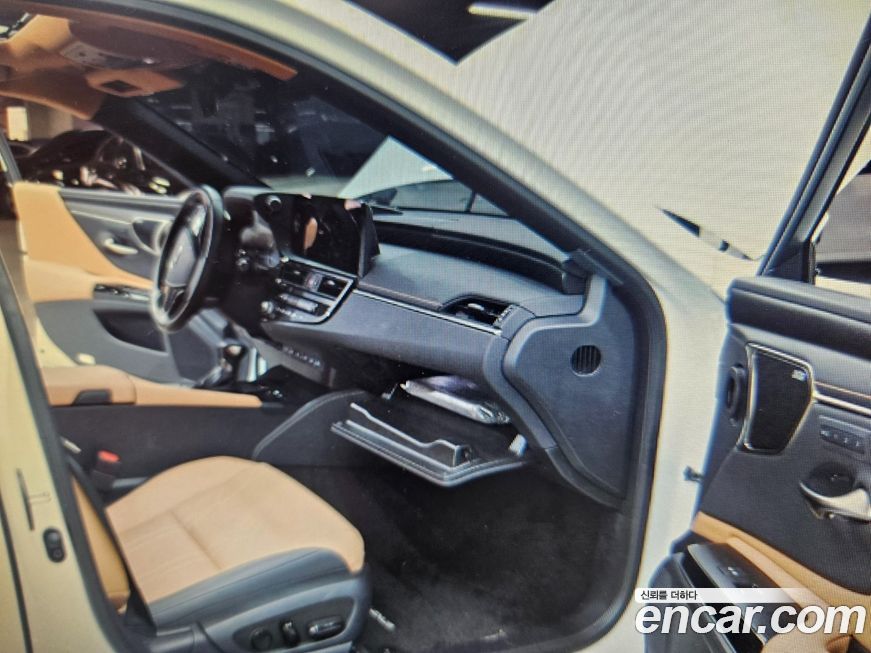 Lexus ES 2025