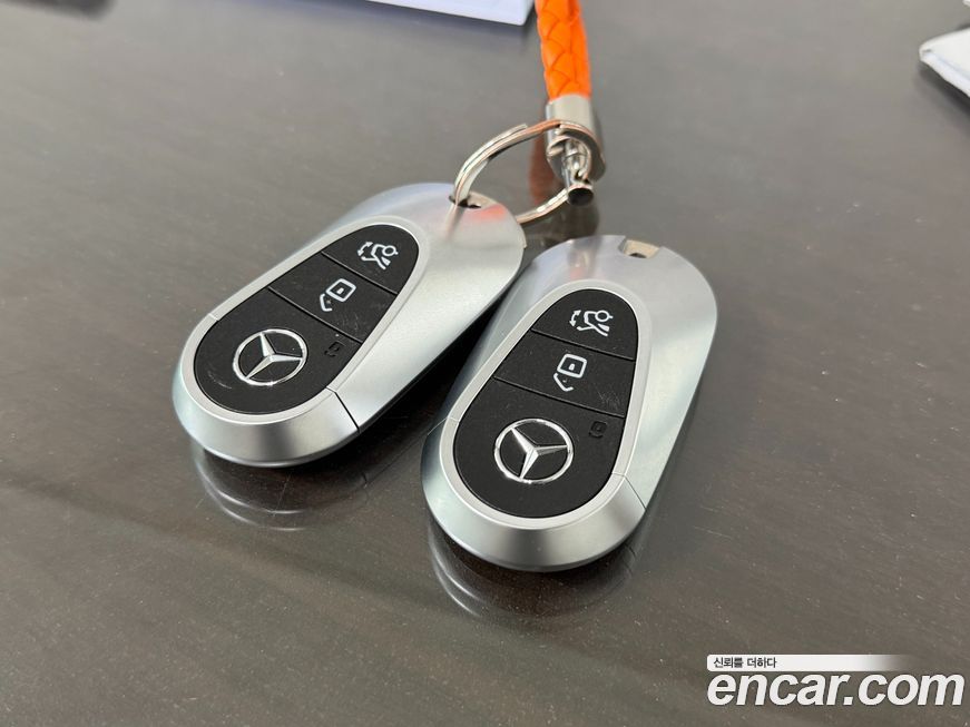 Mercedes-Benz E-Class 2024