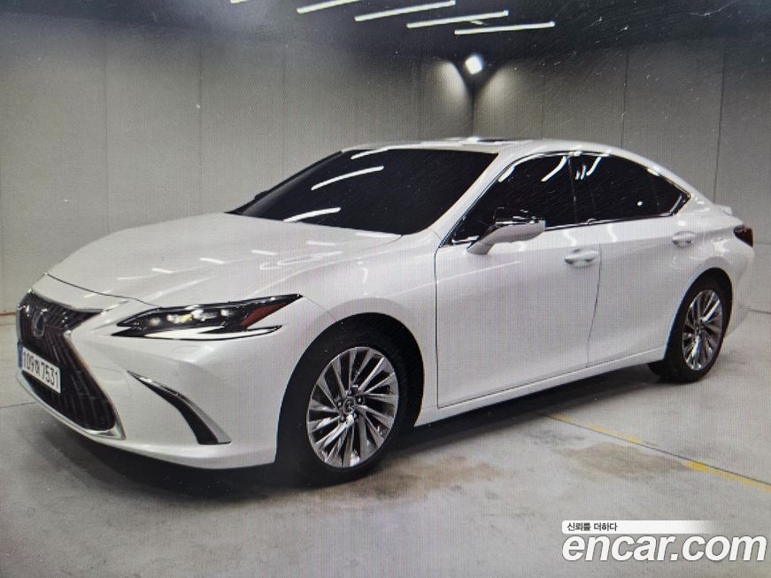 Lexus ES 2025