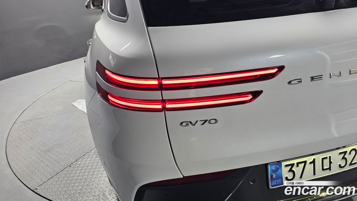 Genesis GV70 2025