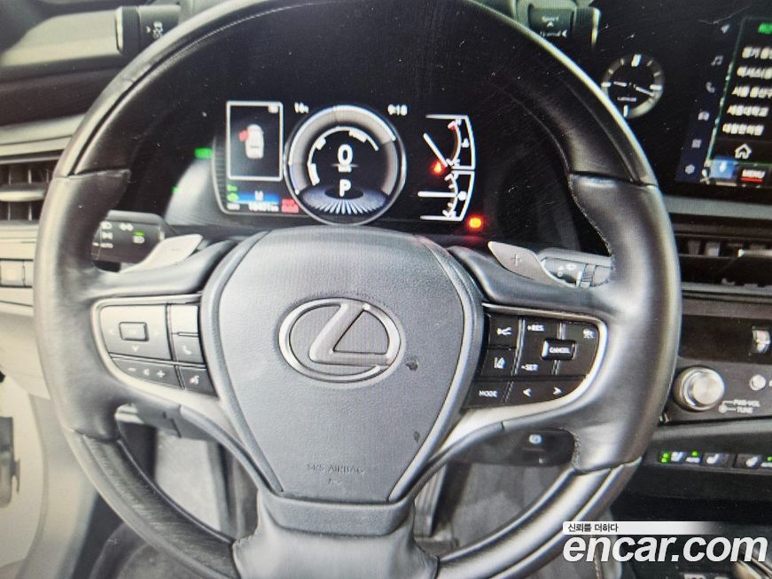 Lexus ES 2025