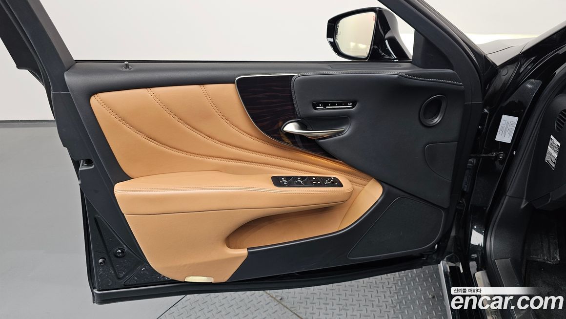 Lexus LS 2021