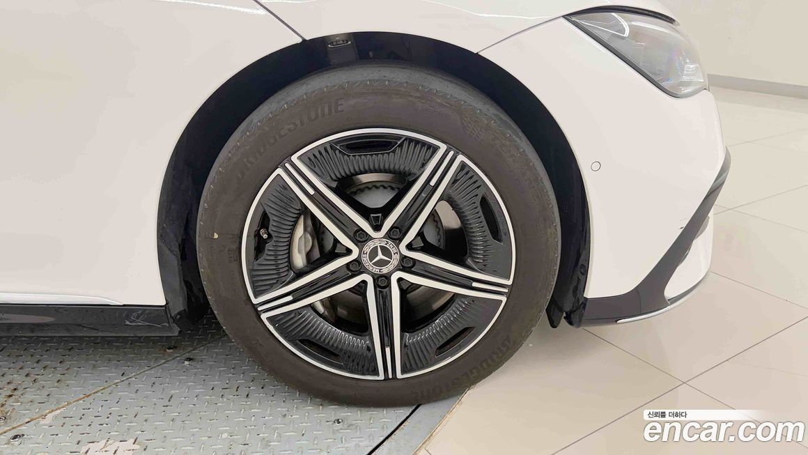 Mercedes-Benz EQE 2024