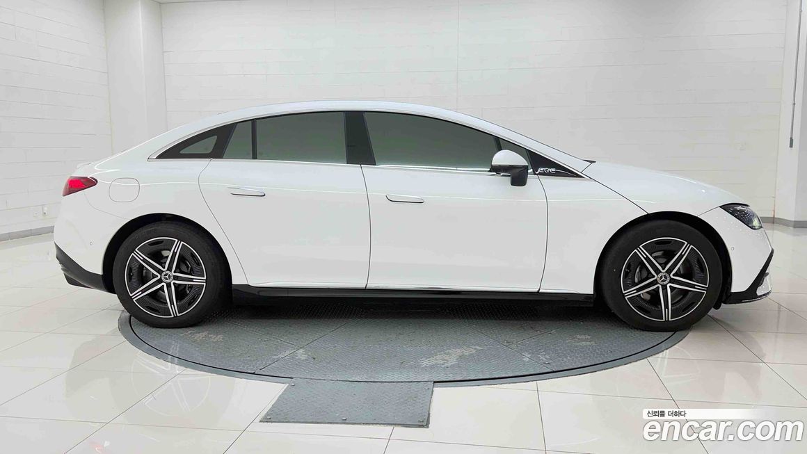 Mercedes-Benz EQE 2024