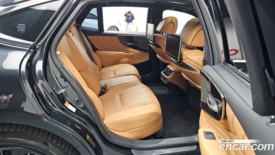 Lexus LS 2021