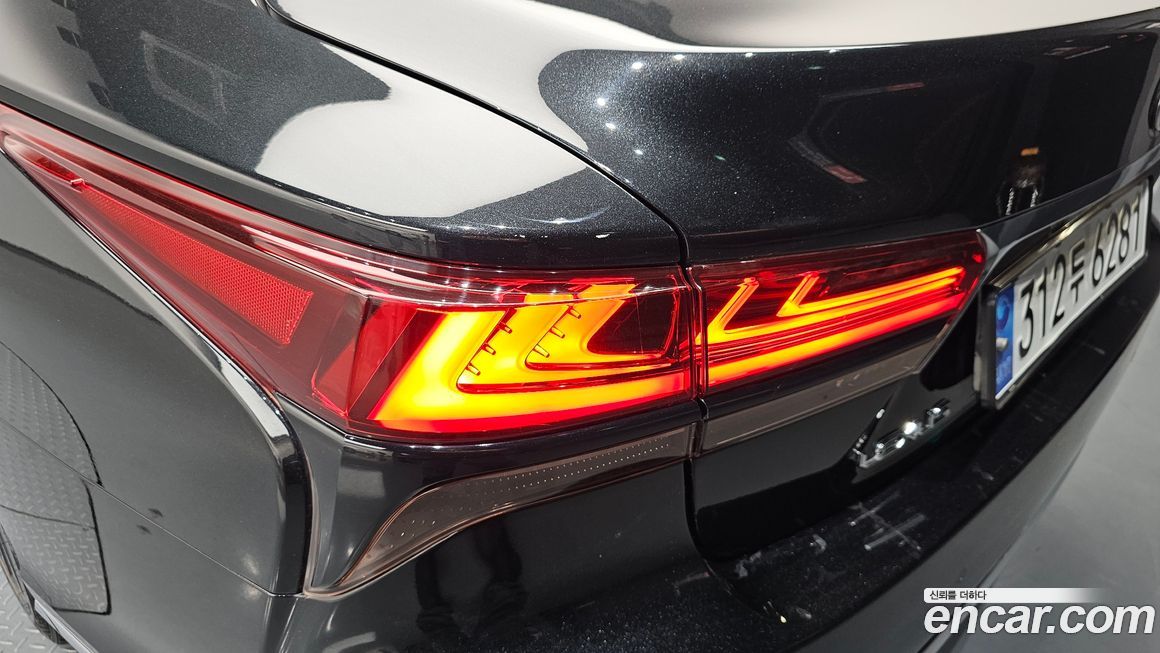 Lexus LS 2021