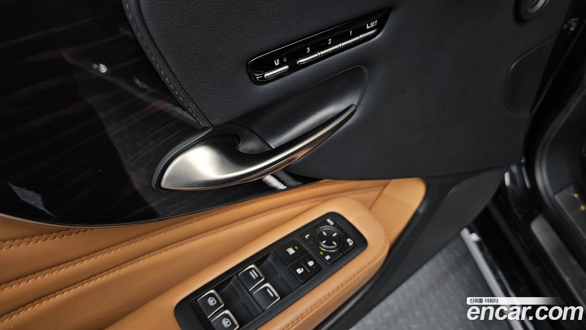Lexus LS 2021