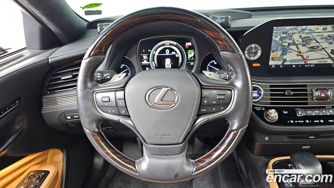 Lexus LS 2021
