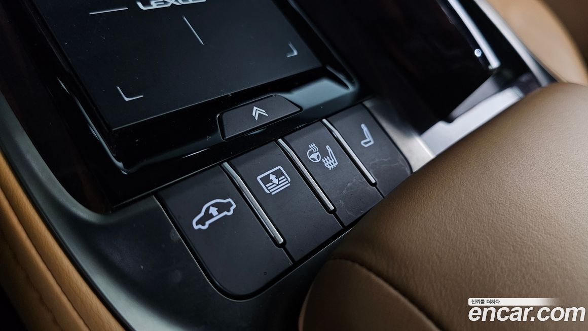 Lexus LS 2021