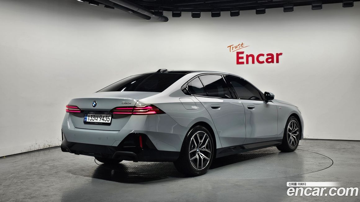 BMW 5-Series 2024