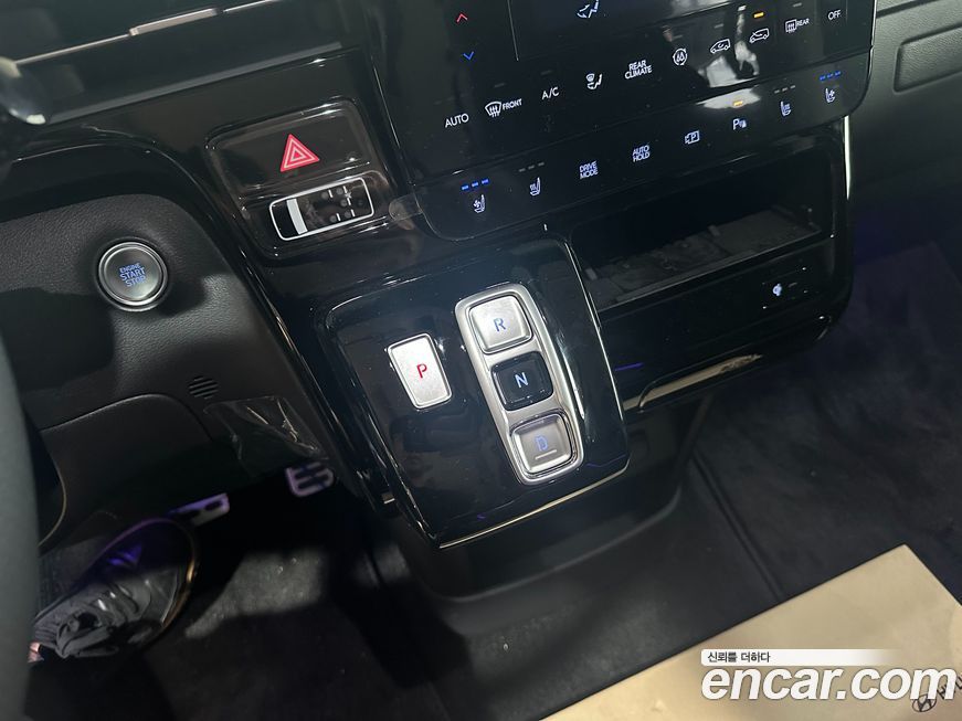 Hyundai Staria 2025
