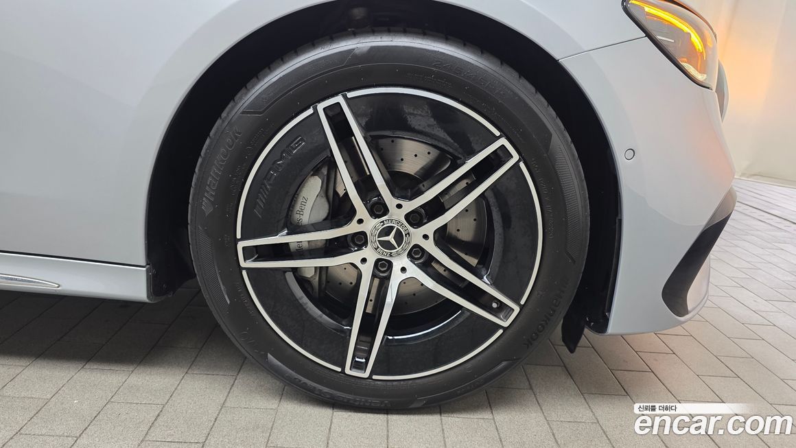 Mercedes-Benz E-Class 2024