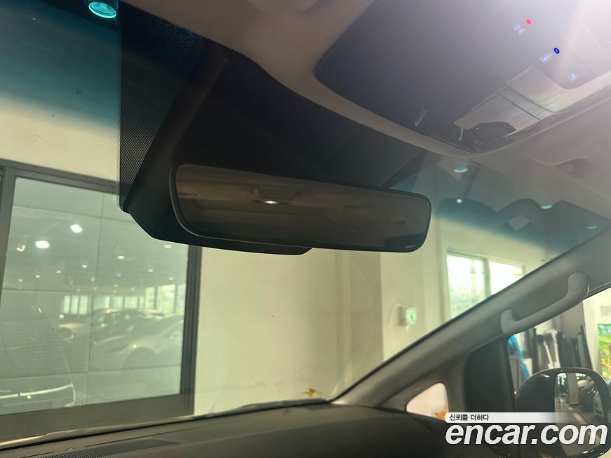 Hyundai Staria 2025