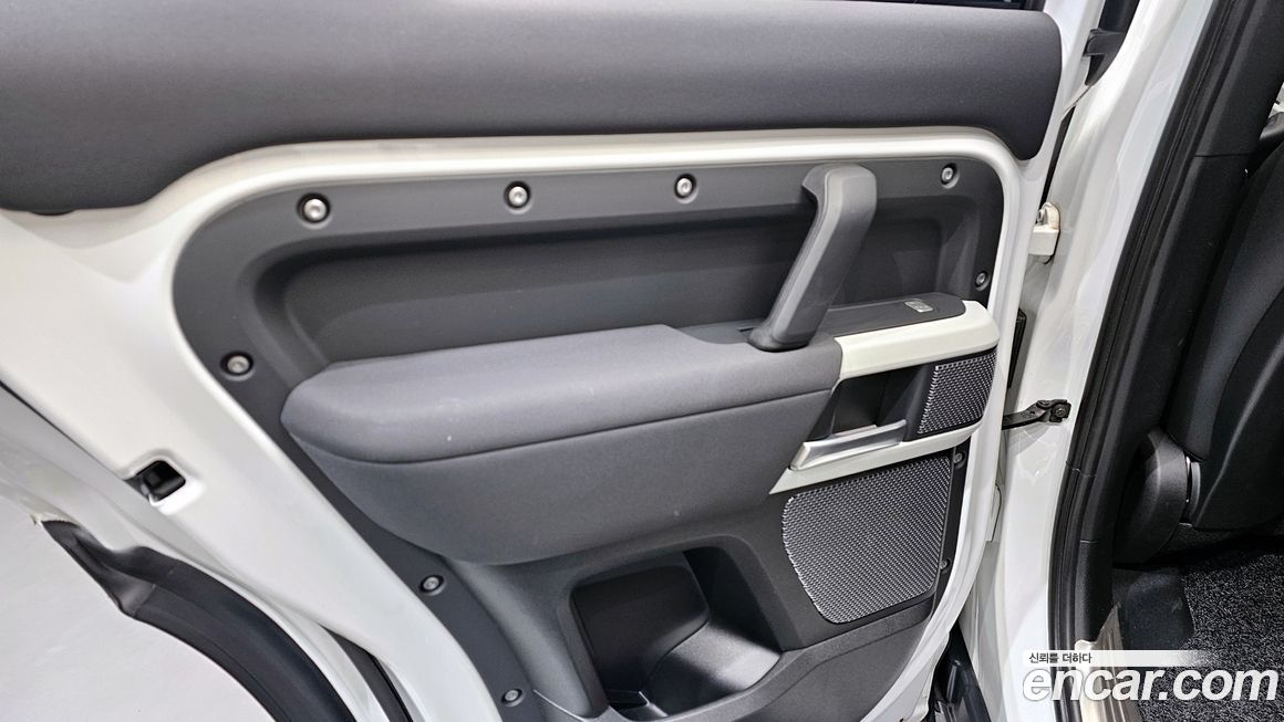 Land Rover Defender 2022