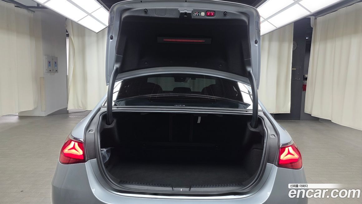 Mercedes-Benz E-Class 2024