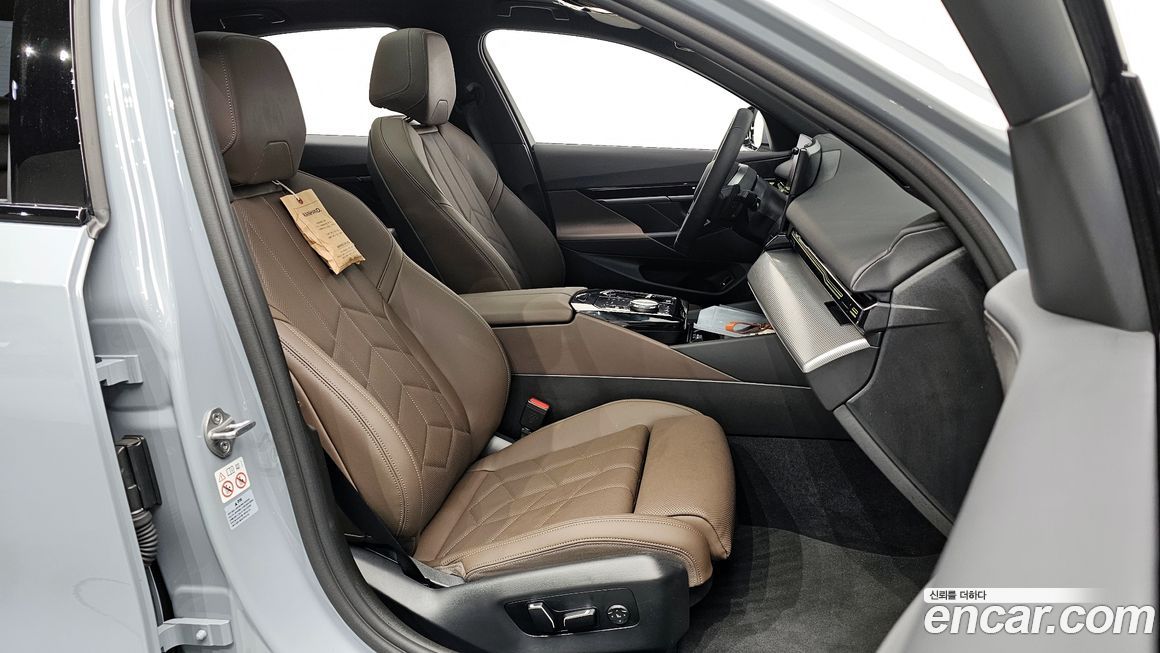 BMW 5-Series 2024