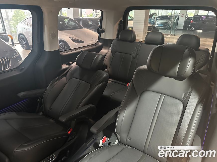 Hyundai Staria 2025