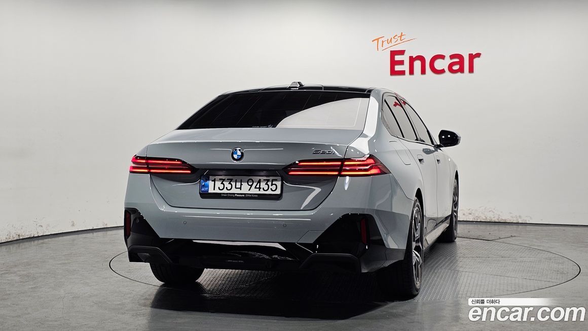 BMW 5-Series 2024