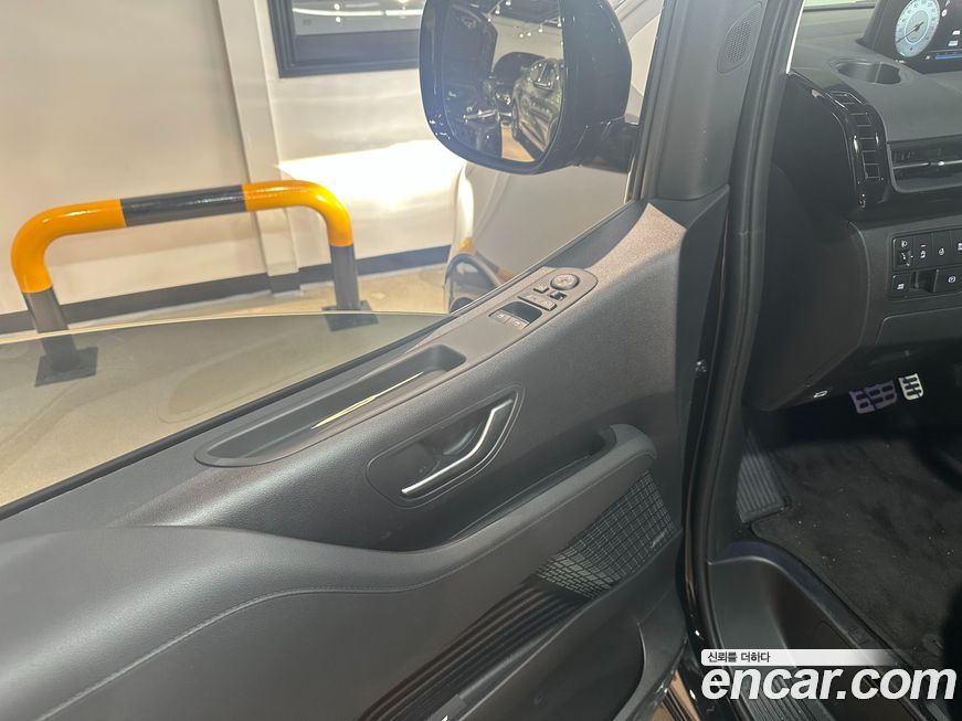 Hyundai Staria 2025