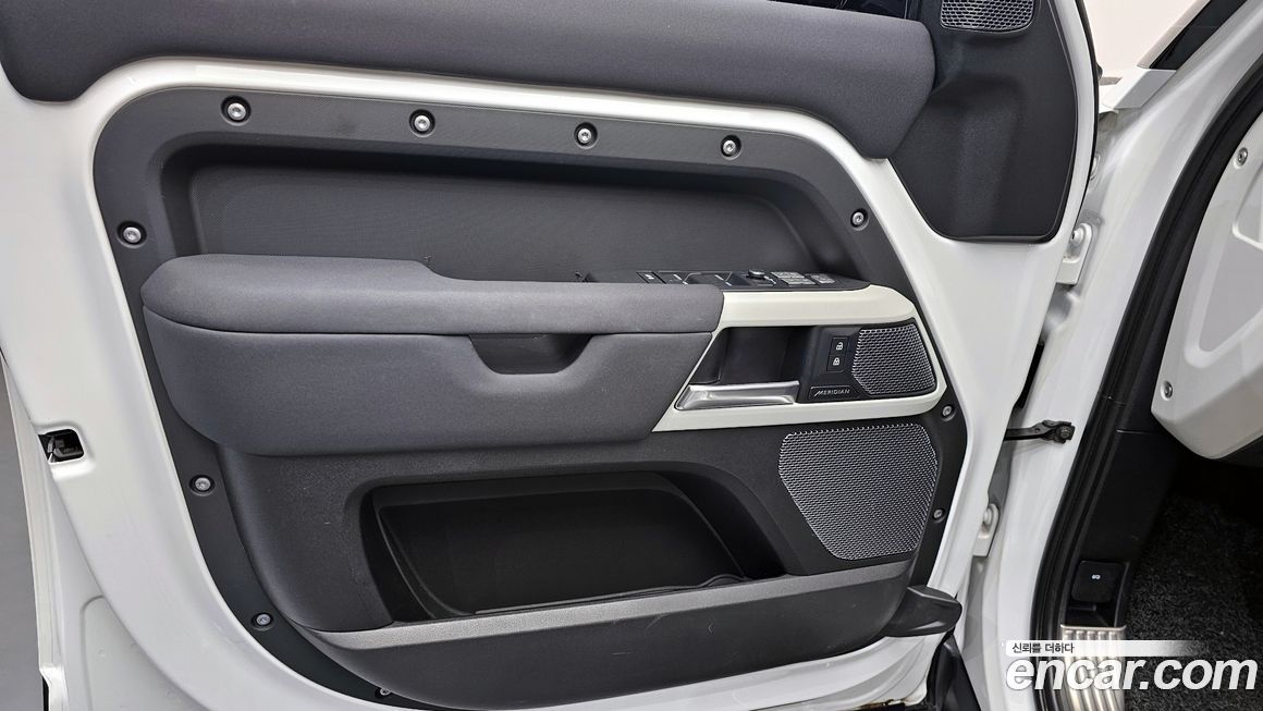 Land Rover Defender 2022