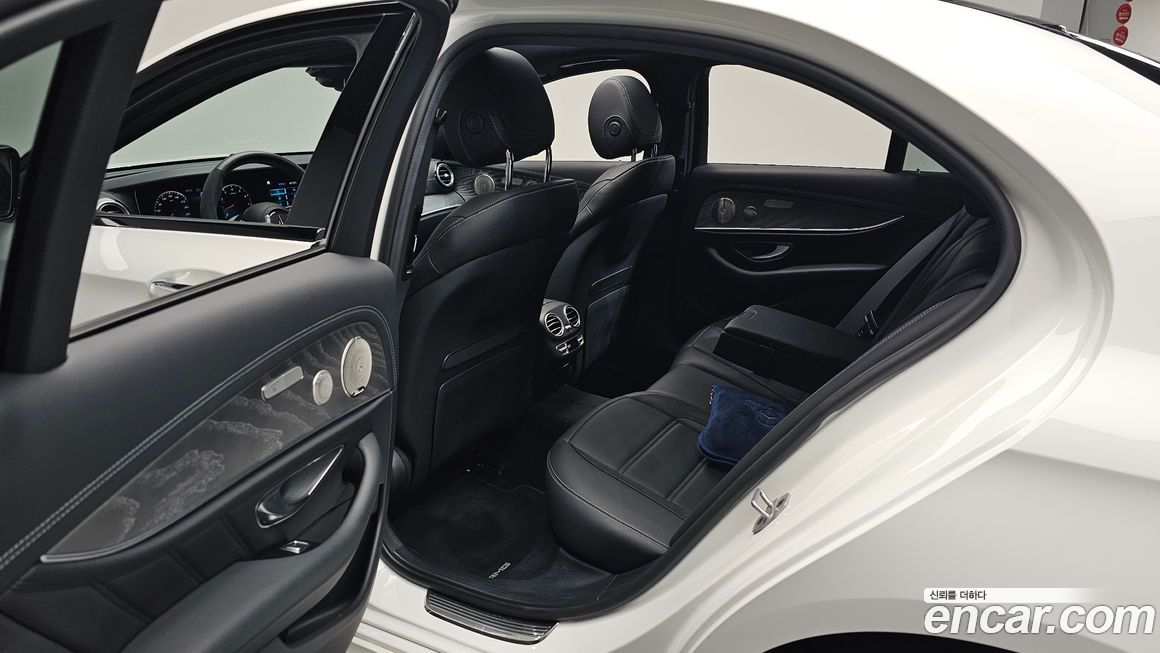 Mercedes-Benz E-Class 2023