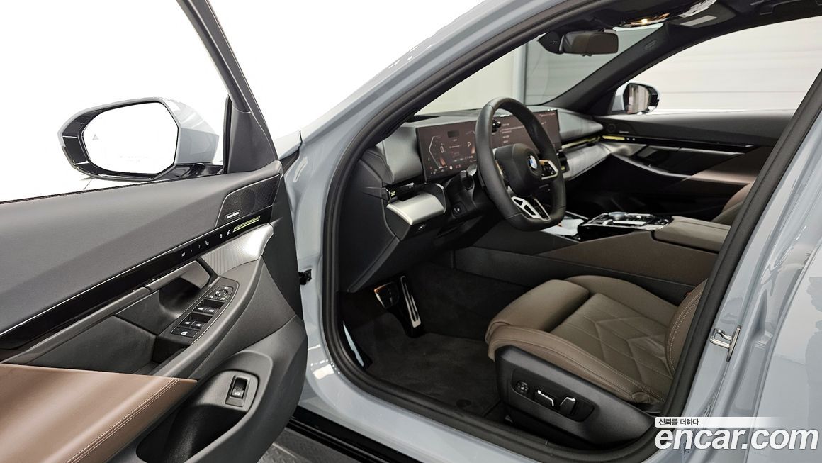 BMW 5-Series 2024