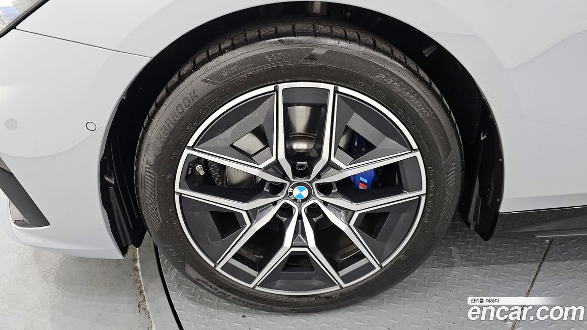 BMW 5-Series 2024