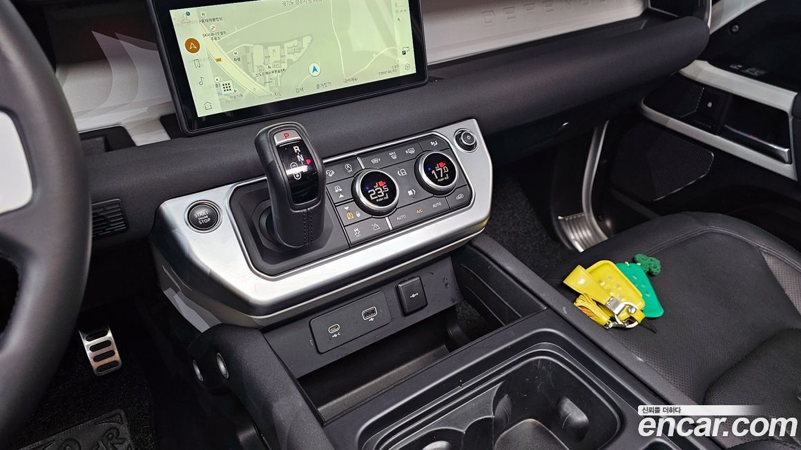 Land Rover Defender 2022