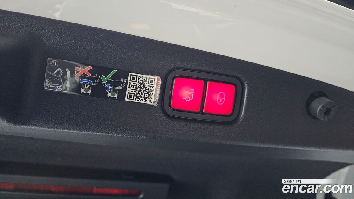 Mercedes-Benz E-Class 2024