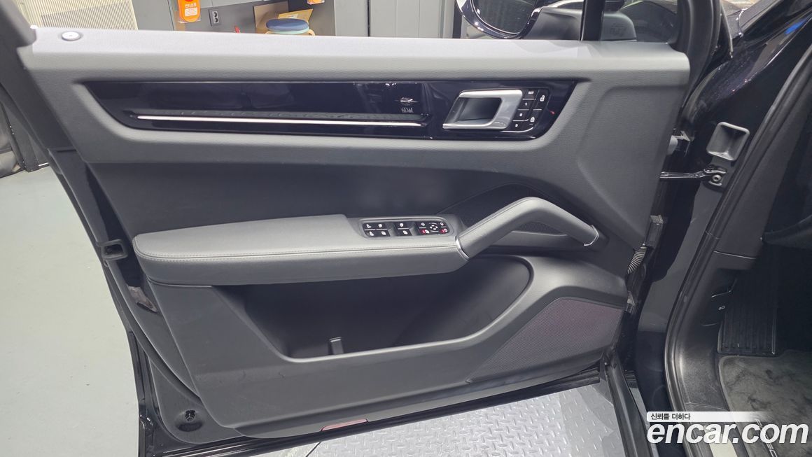 Porsche Cayenne 2021