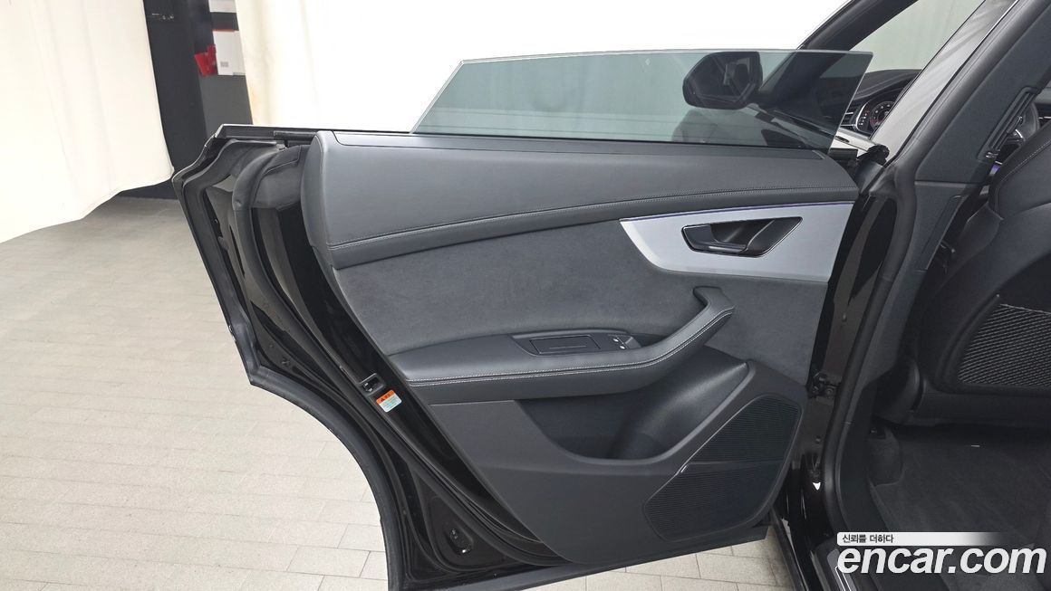Audi Q8 2023