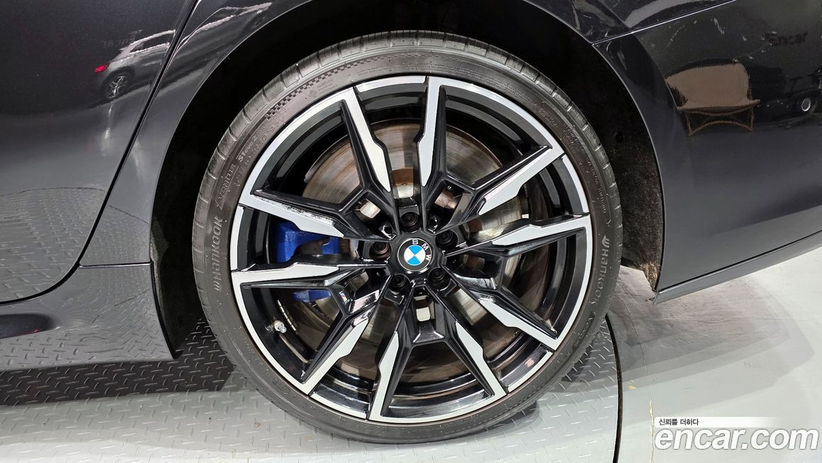 BMW 8-Series 2024
