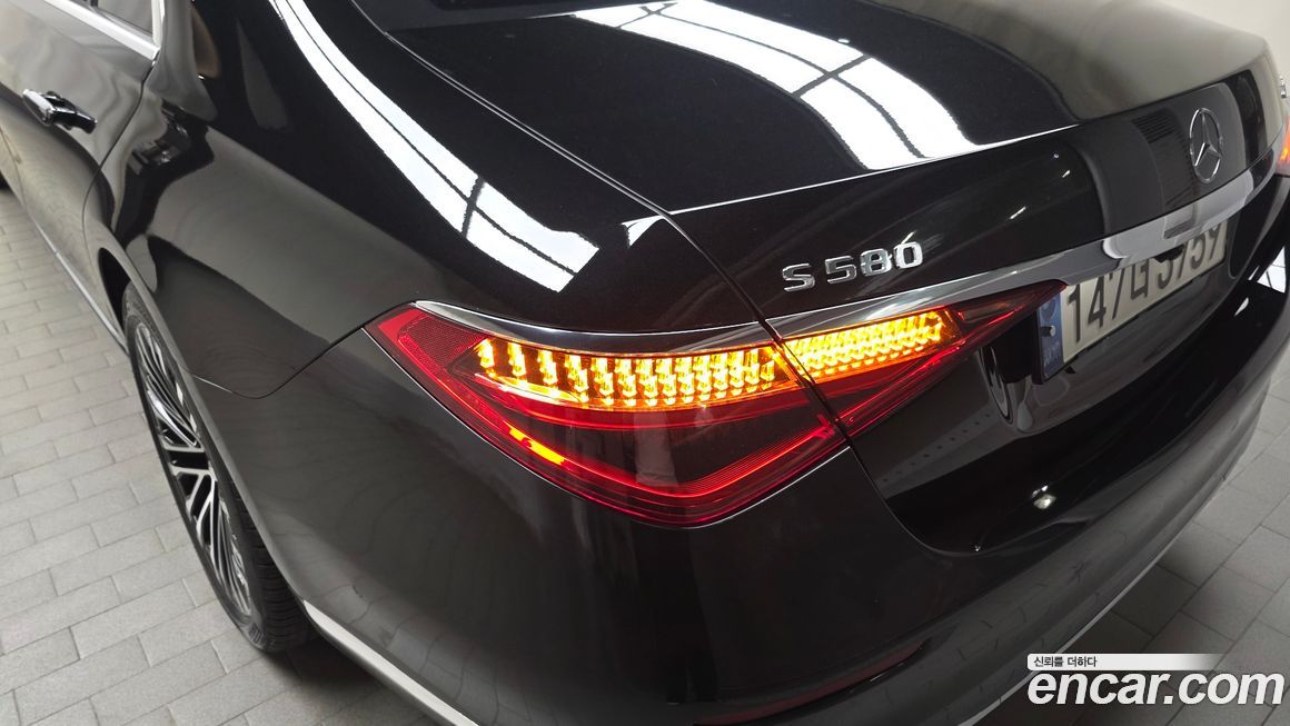 Mercedes-Benz S-Class 2021