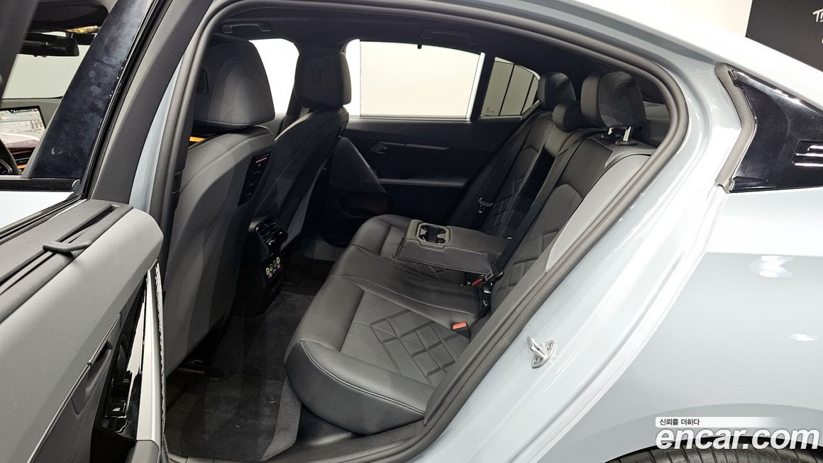 BMW 5-Series 2025