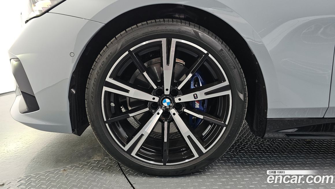 BMW 5-Series 2025