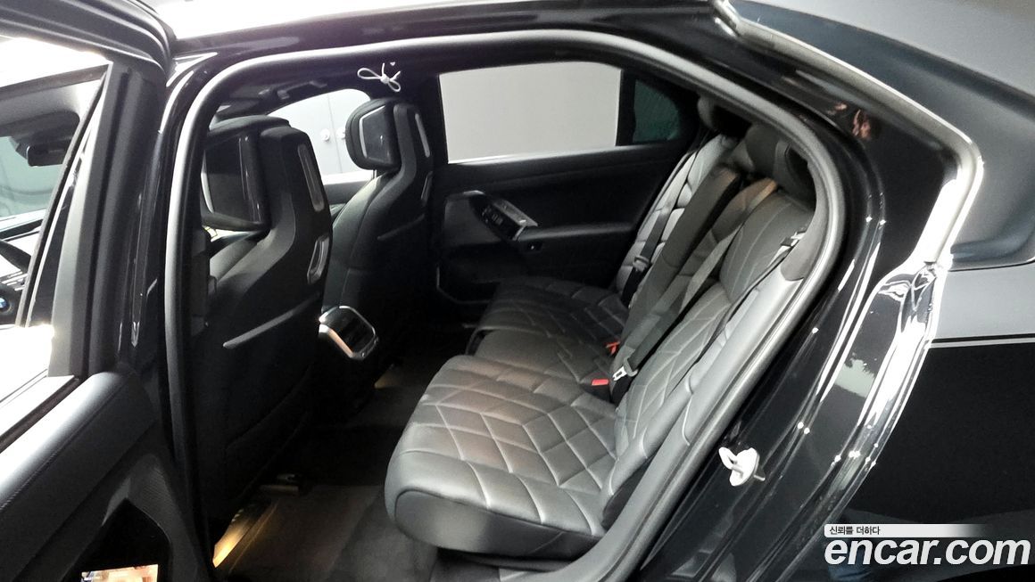 BMW 7-Series 2023