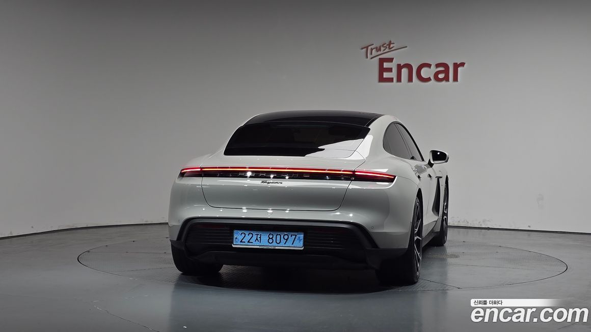 Porsche Taycan 2024