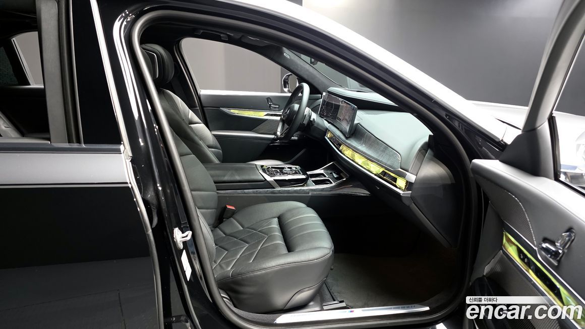 BMW 7-Series 2023