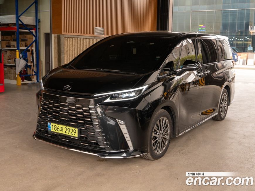 Lexus LM 2025