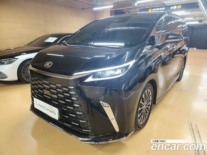 Lexus LM 2025