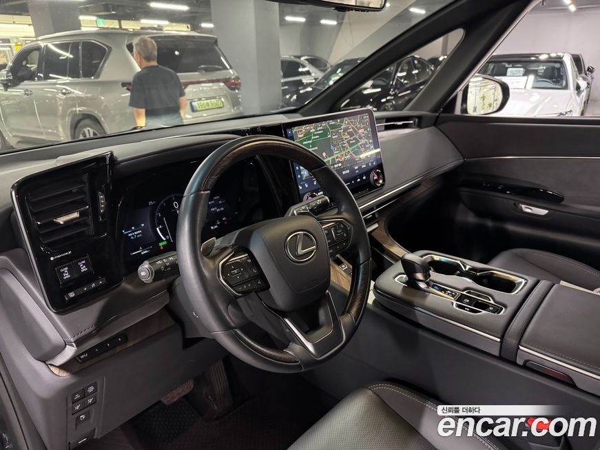 Lexus LM 2025
