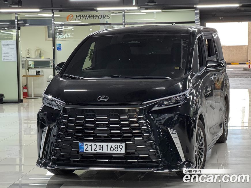 Lexus LM 2025