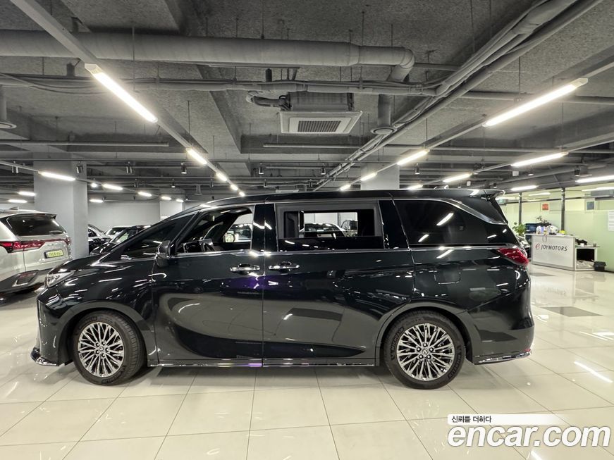 Lexus LM 2025